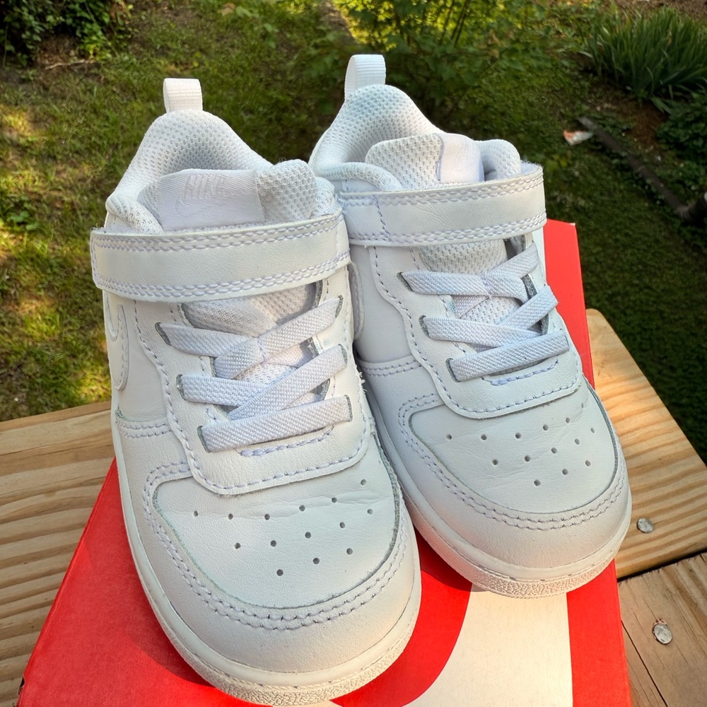 🚫 SOLD 🚫 Nike White Sneakers with Breathable Design